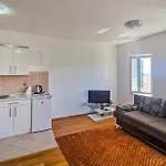Gorgeous In With Wifi Apartament Novi Vinodolski